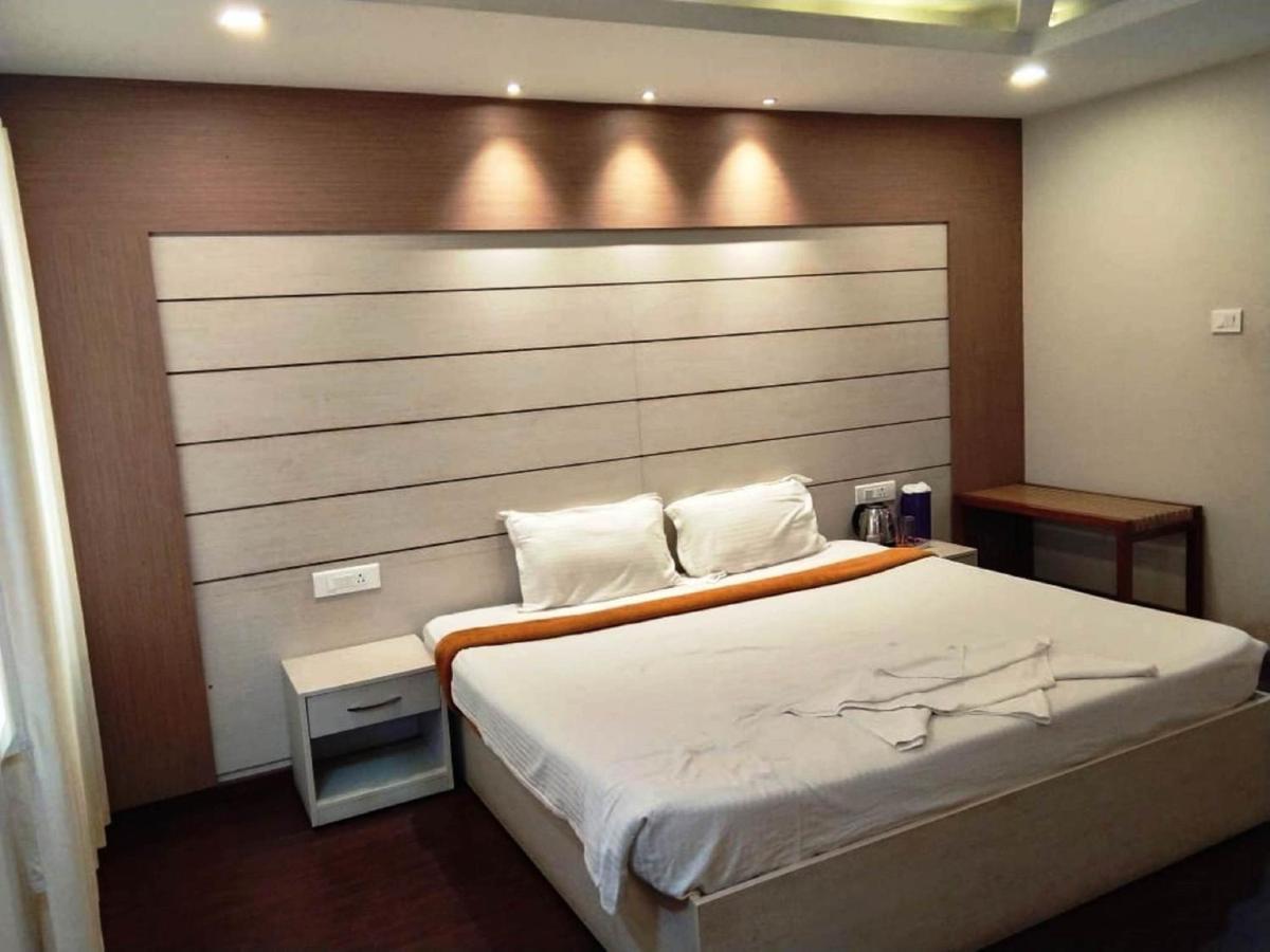 Dew Drop Inn อูตี ภายนอก รูปภาพ